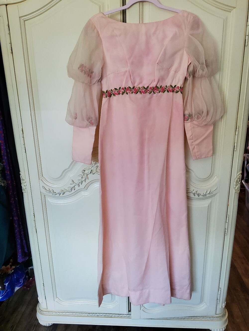 1960s Pink Floral-Trim Puff Sleeve Dress